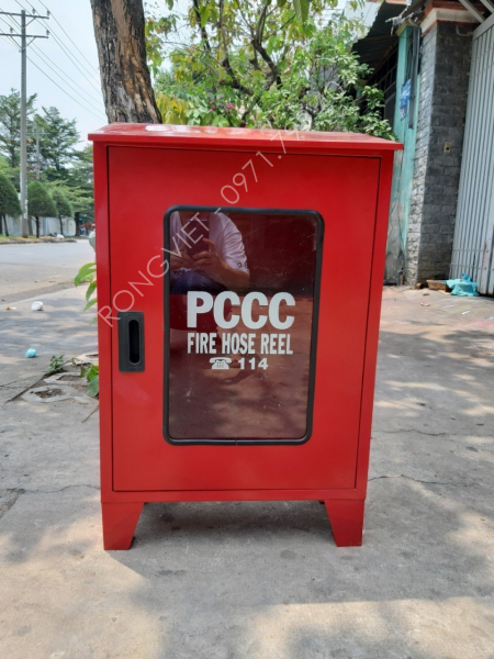 tủ pccc có chân ngoài nhà